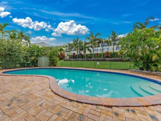 Coastal Calm & Contemporary Living in Cannonvale