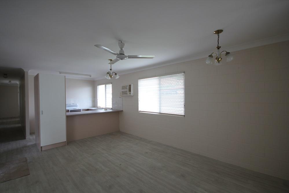 Solar: Renovated 3 Bedroom Maisonette, Mount Louisa, photo 5 of 7