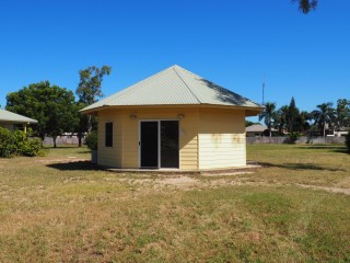 Cheapie for the Single: Studio Unit in Condon