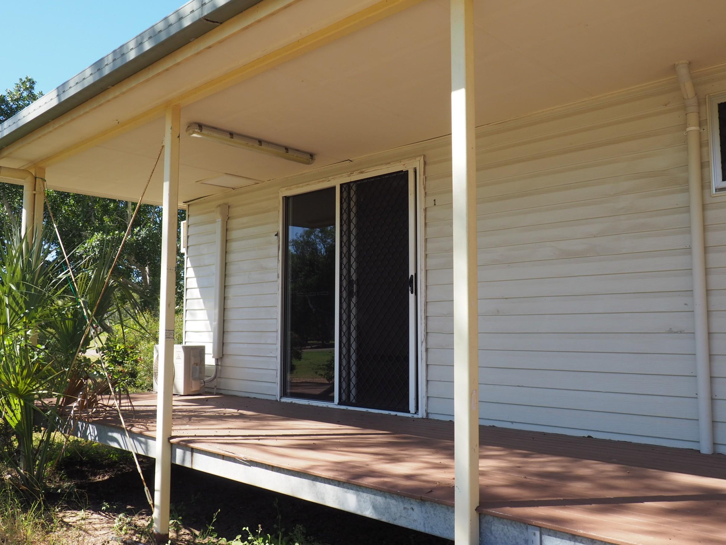 Cheapie for the Single: Studio Unit, Condon, photo 3 of 7
