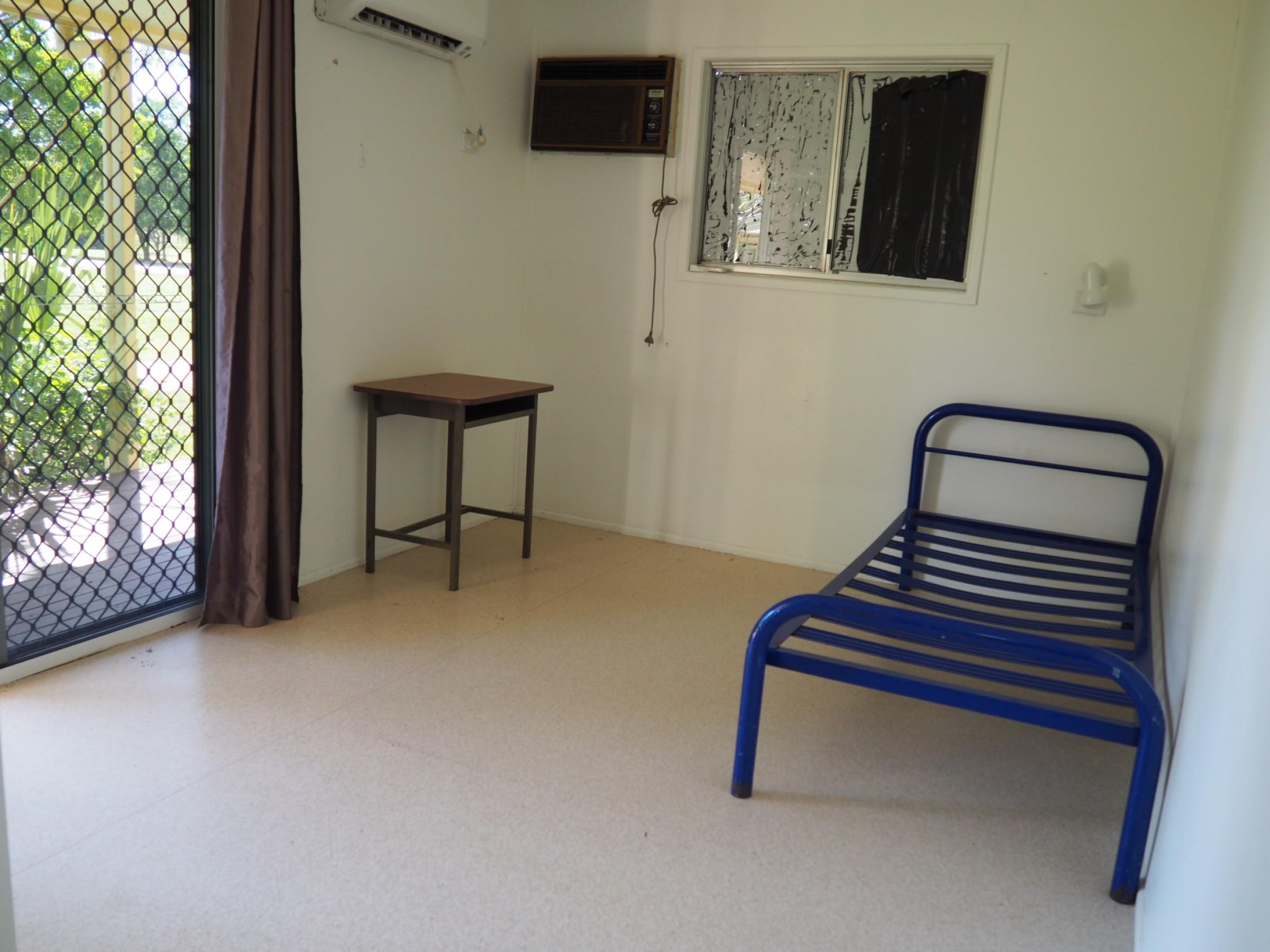 Cheapie for the Single: Studio Unit, Condon, photo 4 of 7