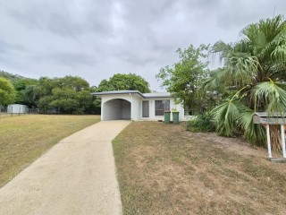 What a Great Location: 2 Bedroom Duplex in Mount Louisa