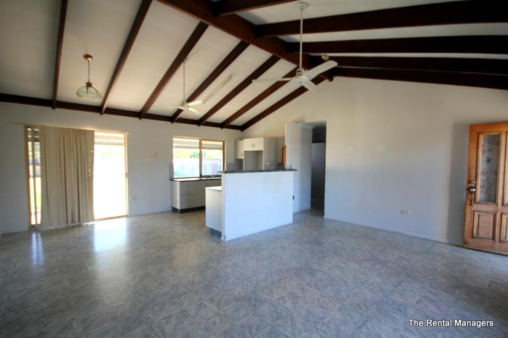 Close to Shops: Lowset Family Home, Deeragun, photo 5 of 7