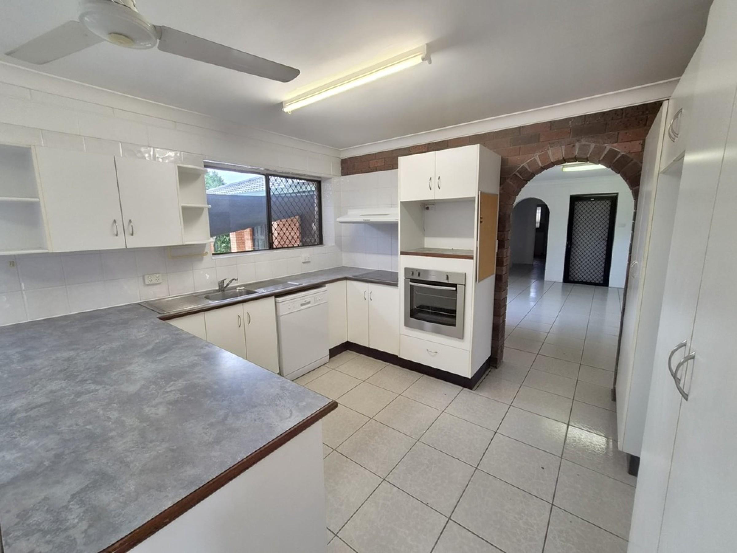 Large Family Home in a Quiet Cul-de-sac, Cranbrook, photo 4 of 7